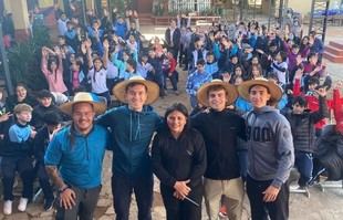 Estudiantes de la UCV brindan apoyo a comunidades vulnerables en Paraguay