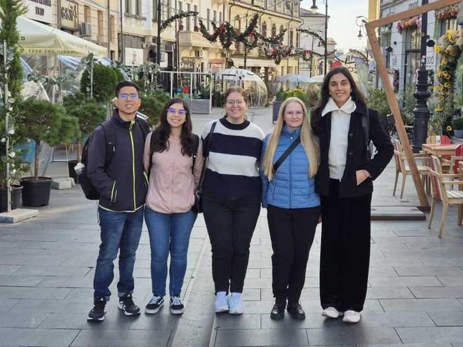 Estudiantes del VICOROB visitan la Universidad de Craiova tras ganar un Hackathon europeo