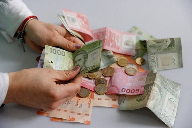 Chilenos obtienen baja calificación en educación financiera, solo 1.6