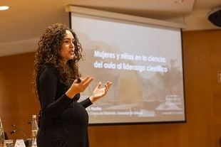 Eva Alcón destaca la importancia de la diversidad en la ciencia durante el Día de la Mujer y la Niña en la Ciencia