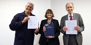 Luis Merino dona más de 1.600 libros de musicología a la U. de Chile