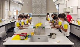 La UPV inspira la curiosidad científica en más de 1200 jóvenes durante su Escola d'Estiu