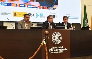 Falta de pensamiento crítico en educación ante la sobreinformación y la IA