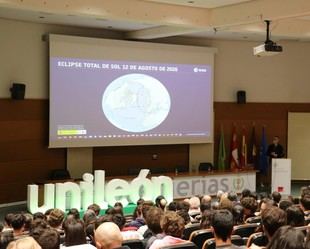 Expertos advierten sobre los riesgos de observar el eclipse solar sin protección adecuada