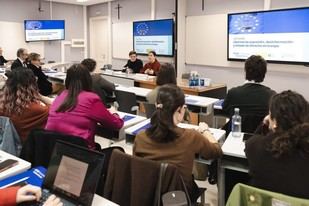 Expertos analizan en Valencia el impacto de la desinformación en el Estado de Derecho europeo