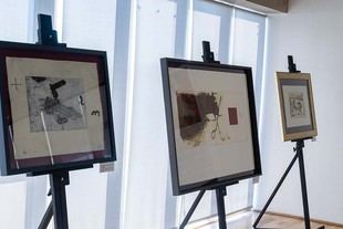 Inauguran en Chile la exposición «Tàpies, colección del grabador Barbarà»