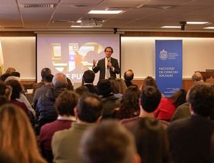 Facultades de UC discuten el rol de las humanidades en su plan estratégico