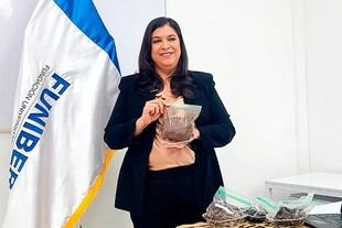 Dra. Farah Alabí obtiene su doctorado en El Salvador con una innovadora tesis sobre el café