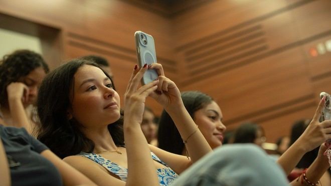Daniella Álvarez motiva a futuros ingenieros biomédicos con su historia