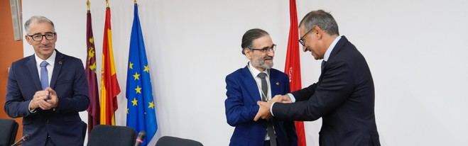 Ángel María García asume como nuevo decano de Filosofía en la UMU