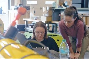 Ivy Mahncke desarrolla algoritmos para la navegación de robots submarinos en MIT