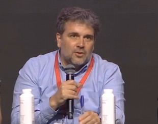 Rossi de la UNED advierte sobre el riesgo de plutocracia en América Latina