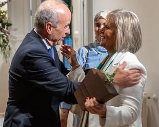 Rosa María Martín-Aranda recibe el X Premio Julio Peláez por su liderazgo cívico en la ciencia