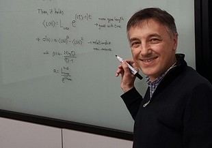 Fernando Ballesteros recibe el premio Cozzarelli de investigación en EE.UU