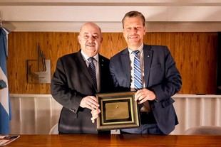 Fernando Tauber recibe el título de Doctor Honoris Causa en La Pampa