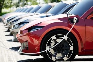 Estudio de MIT revela que los vehículos eléctricos son más sostenibles y económicos para la mayoría de los conductores en EE. UU