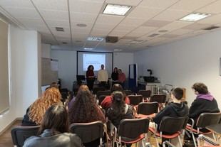 Capacitación para voluntarios sobre el Punto Violeta en fiestas universitarias