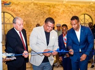 Inauguran en Angola la exposición de Salvador Dalí "La Conquista del Cosmos"