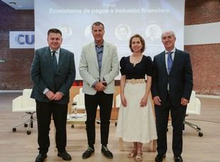 Los canales digitales dominan la relación con los bancos en España