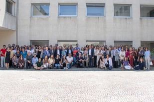 FPCEUP celebra 45 años de historia con una mesa redonda que reúne a antiguos directores y la Secretaria de Estado del Ensino Superior