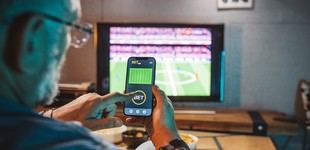 Los anuncios de juegos de azar en redes sociales impactan más a hombres que a mujeres