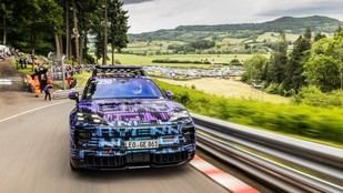 Porsche presenta el Cayenne Electric con récord de rendimiento en Shelsley Walsh