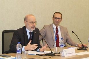 Giovanni Maria Vian expone sobre la comunicación vaticana en la CEU UAO