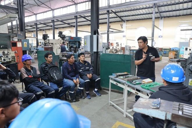 Gobierno lanza 300 becas para jóvenes en carreras técnicas demandadas