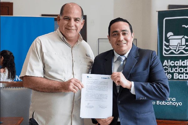 FUNIBER y el Municipio de Babahoyo establecen un programa de becas educativas