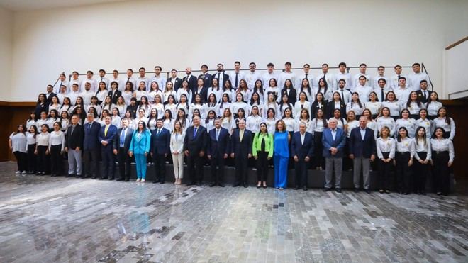 Graduación de estudiantes beneficiados por la Fundación UANL