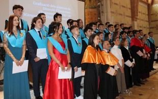 Graduación de nuevos líderes en el área de empresa con enfoque humano y responsable