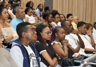 Estudiantes afrodescendientes se unen para abordar el racismo en familia
