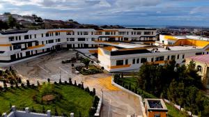 Inauguran escuela moderna para 1,200 estudiantes en el asentamiento de Hokmeli