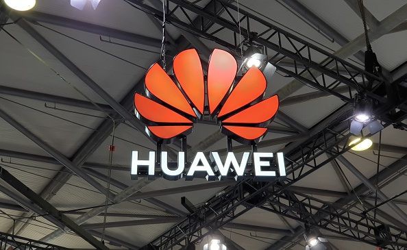 Huawei reporta caída del 24.7% en ganancias en H1 2025
