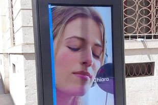 La Universidad de Pisa presenta su campaña en nuevos totem digitales del municipio