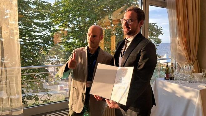 Ilia Stepin recibe el premio EUSFLAT a la mejor tesis europea por tercera vez en el CiTIUS