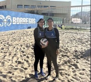 Indias de la UACJ ganan oro estatal en voleibol de playa y van al regional