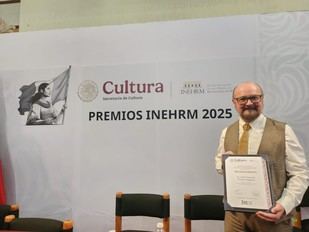 Dr. David Vázquez Salguero recibe premio por rescate histórico en México