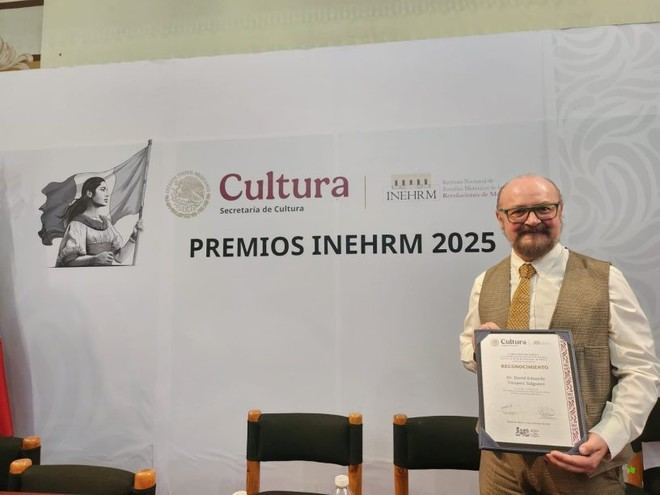 Dr. David Vázquez Salguero recibe premio por rescate histórico en México