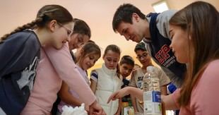 Científico de la FEUP inspira a estudiantes en Gondomar con la ingeniería