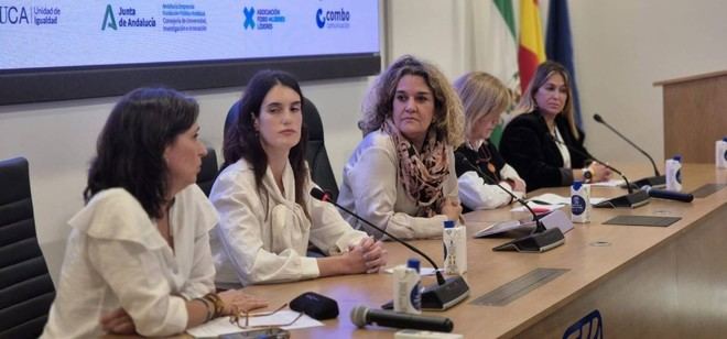Debate sobre emprendimiento femenino en el Foro de Mujeres Líderes en Economía Azul en Cádiz