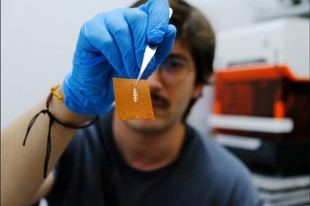 Crean tatuajes electrónicos económicos y adaptables a diversas superficies