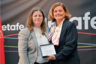 Isabel Pérez Grande recibe el Premio Mujer y Aeronáutica 2025 por su trayectoria profesional