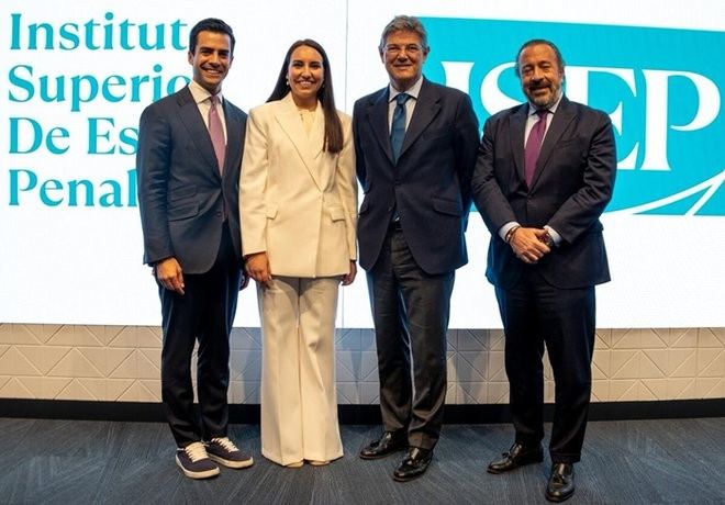 Juan Gonzalo Ospina y Paula Camacho de ISEP, Rafael Catalá, exministro de Justicia y Alberto García Barrenechea, presidente del Consejo General de Procuradores de España