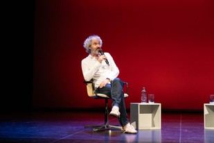 James Rhodes comparte su pasión por la música y la educación en Madrid