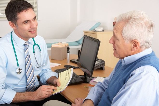 El descontento laboral y el agotamiento, factores clave en la fuga de médicos generales