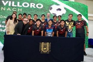 Juan Villoro comparte su obra con estudiantes de la UNACH