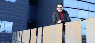 Juan Pablo Pineda recibe el premio al mejor TFG del COECS y destaca la importancia de la investigación en enfermería