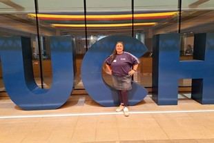 Julia González, estudiante de 57 años, inspira a mujeres a estudiar