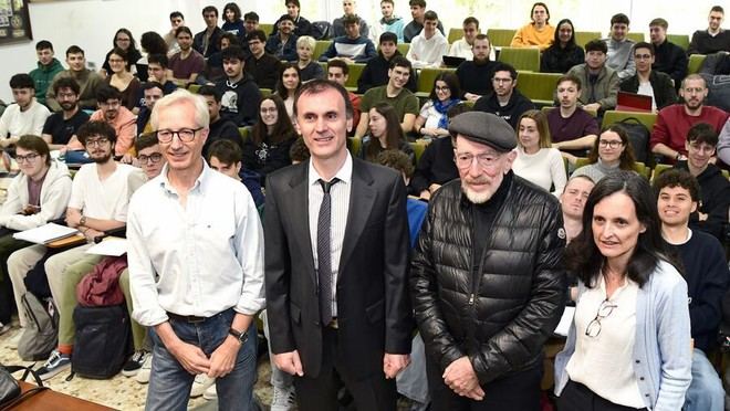 Kip Thorne imparte clase en la USC y participa en un simposio sobre gravitación